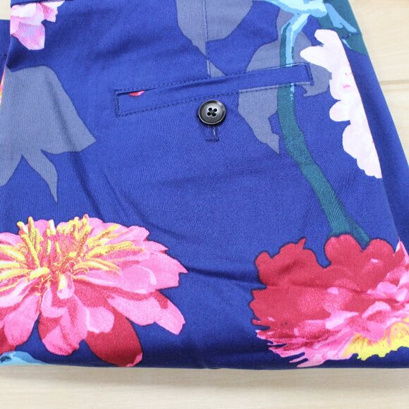 Banana Republic- NWT Floral Shorts- Size: 0 - Picture 3 of 5